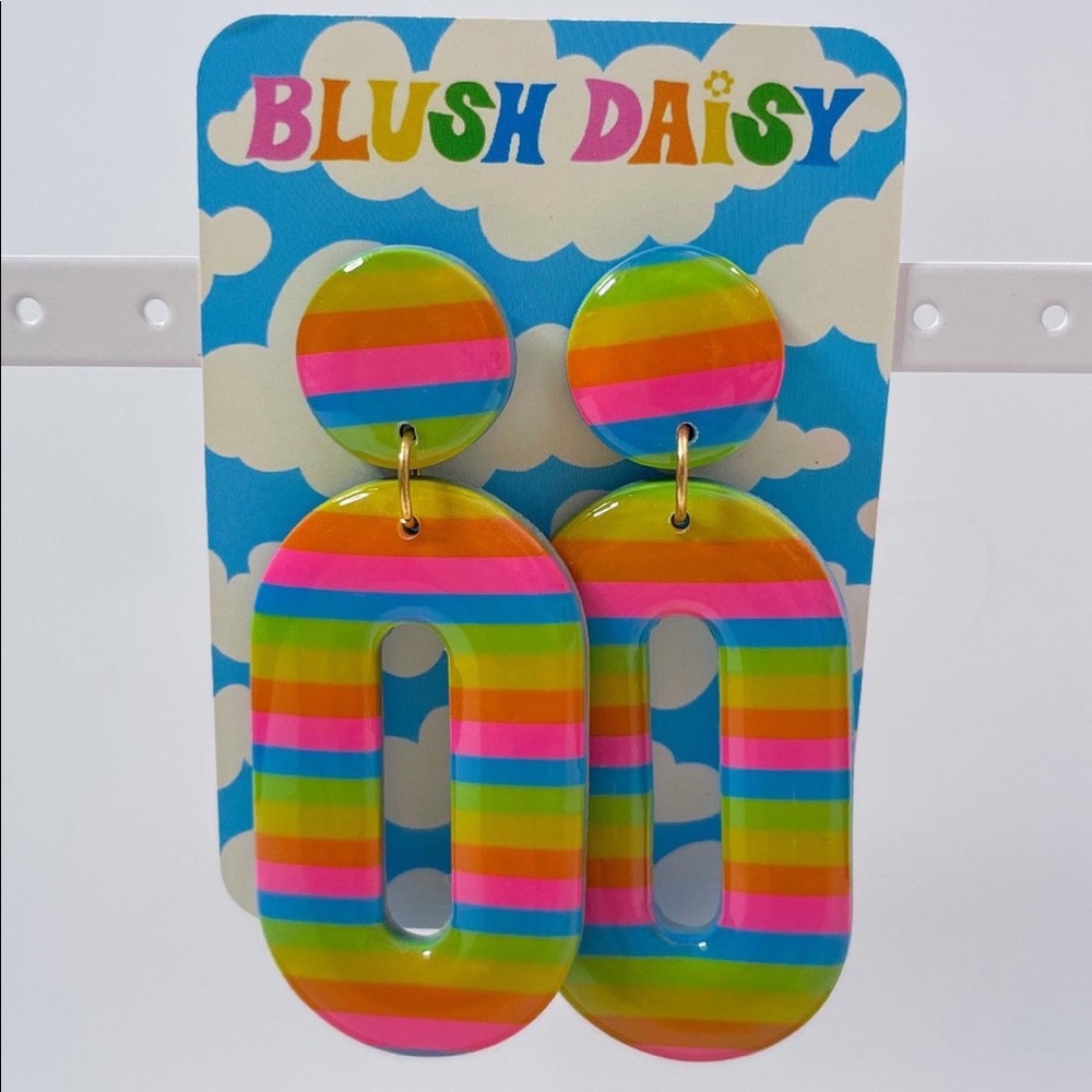 Blush Daisy Earrings 
New//Always Sold Out